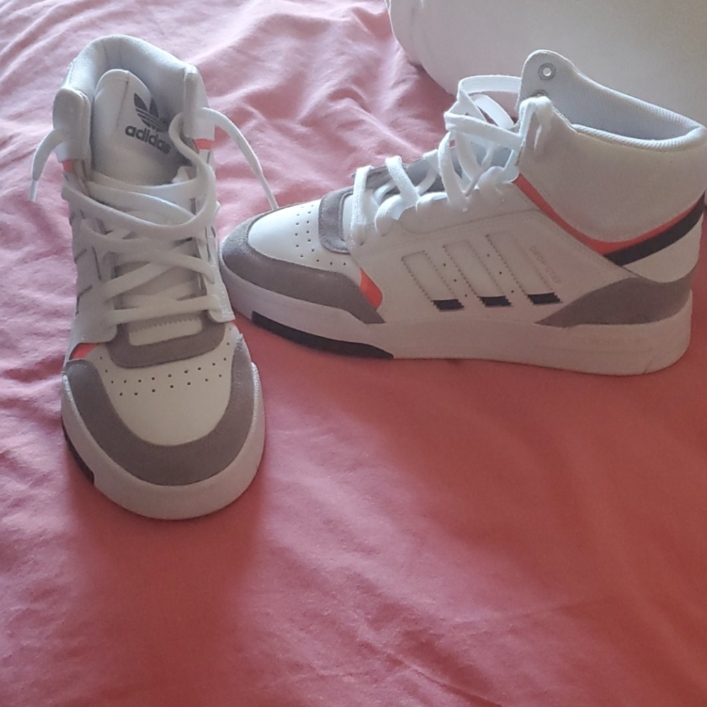 Sneakers - Picture 2 of 4
